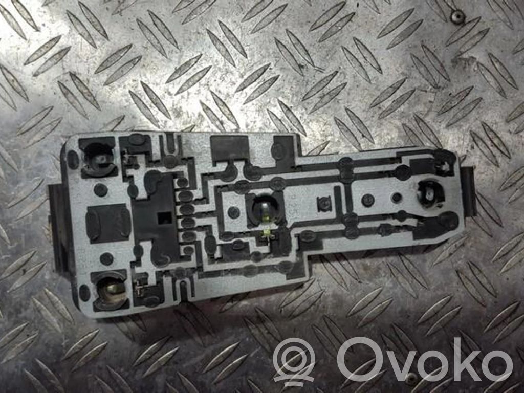 Volkswagen PASSAT B2 Porte ampoule de feu arrière 