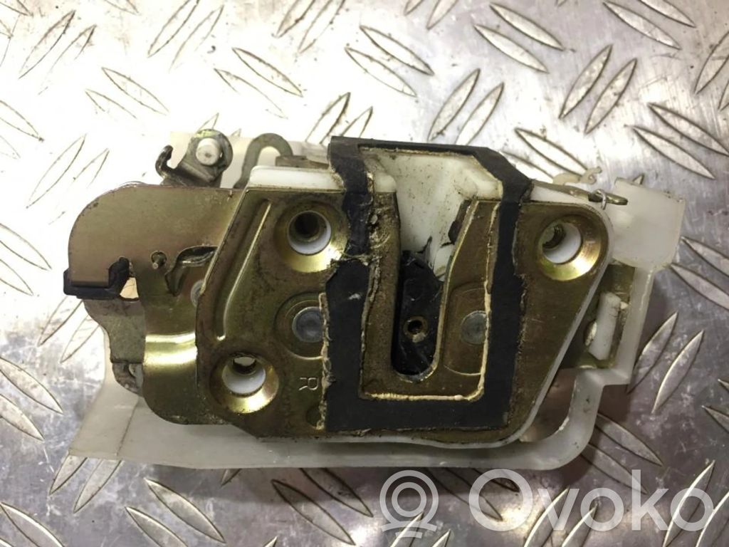 Cerradura de puerta delantera