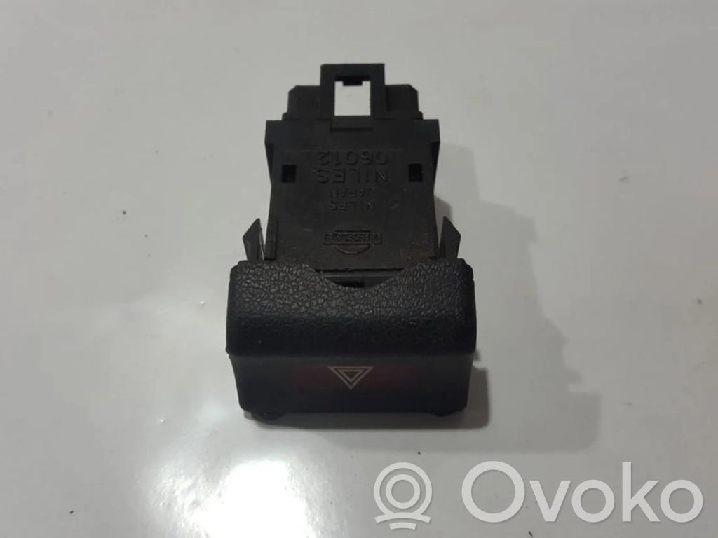 Nissan Micra Comutator lumini pericol 