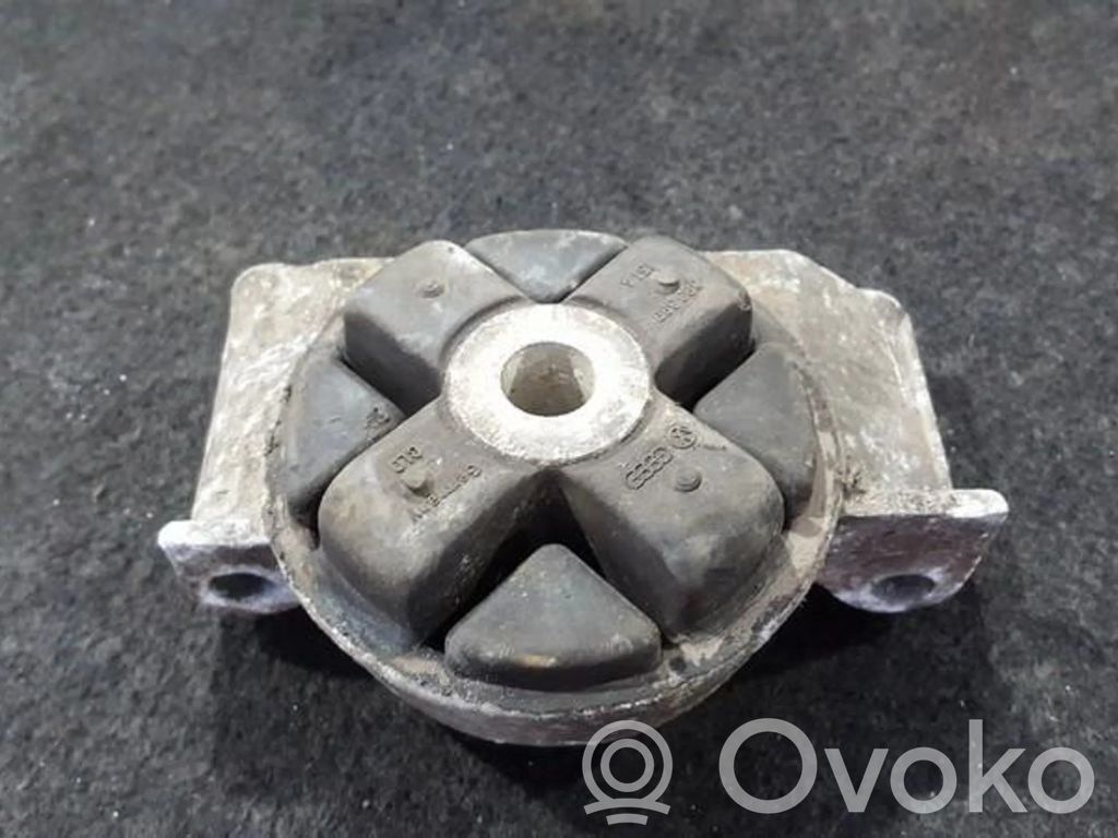 Audi 80 90 S2 B4 Engine mount bracket 