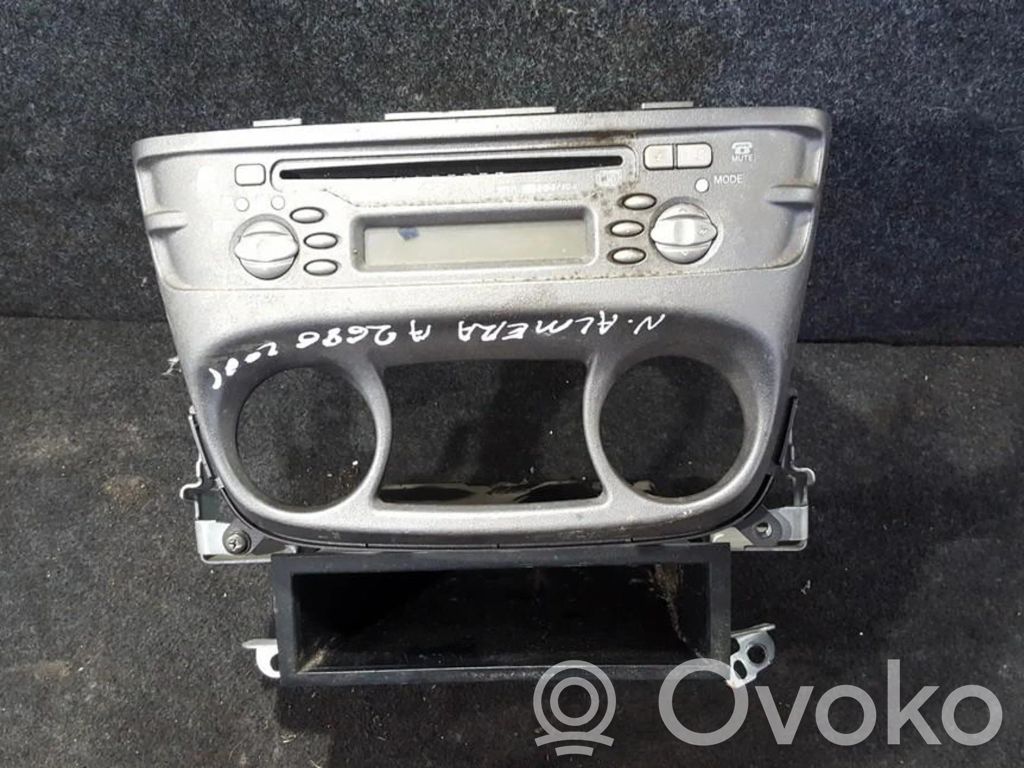 Panel / Radioodtwarzacz CD/DVD/GPS