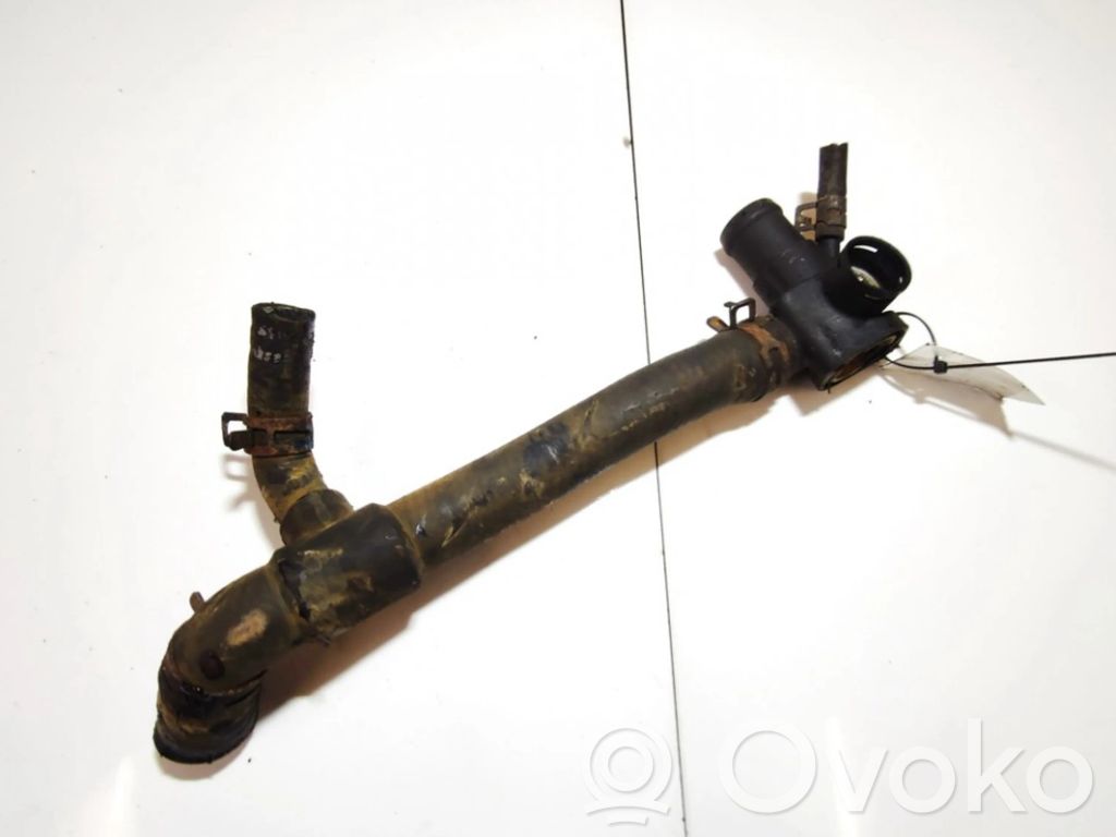 Volkswagen PASSAT B4 Tuyau de liquide de refroidissement moteur 