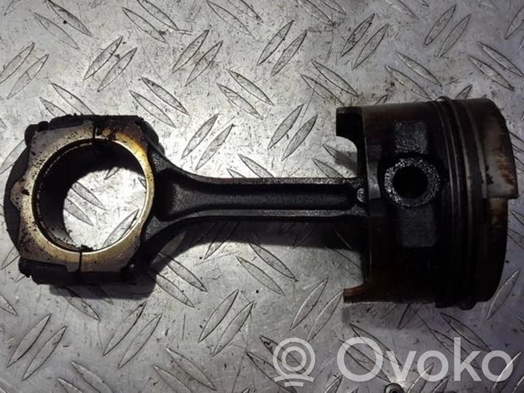 Piston avec bielle