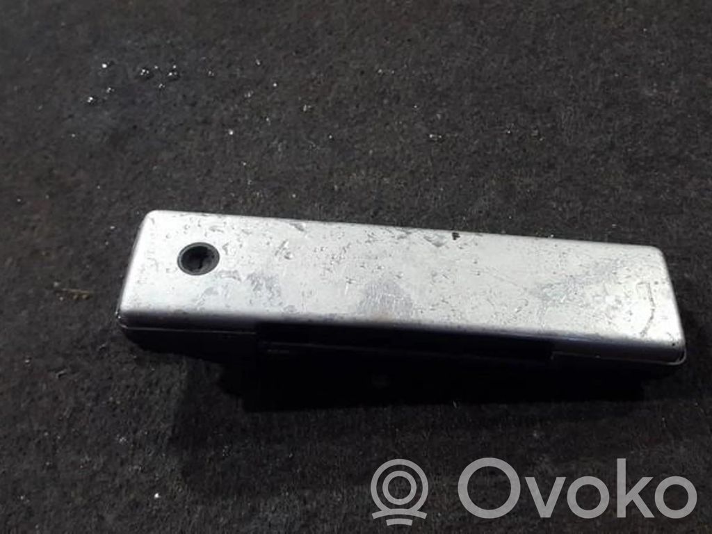 Manecilla externa puerta delantera