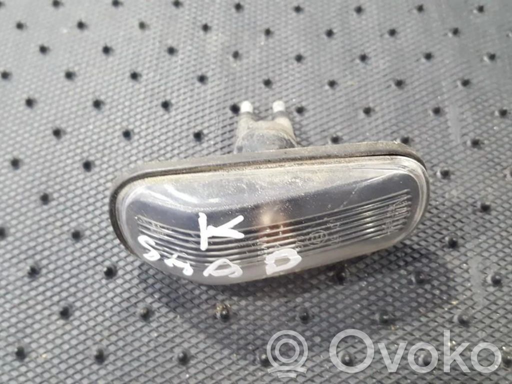 Front fender indicator light