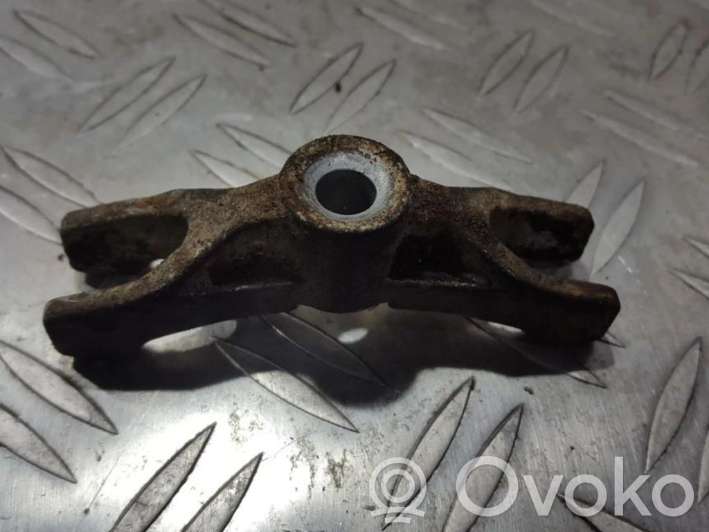 Abrazadera del inyector de combustible