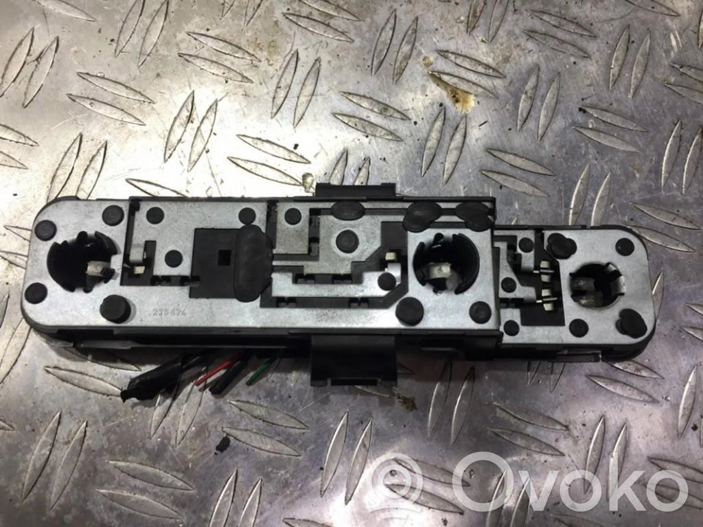Nissan Almera N16 Portalampada fanale posteriore 