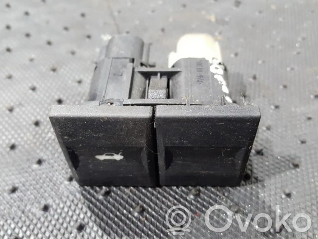Ford Mondeo Mk III Interrupteur d'ouverture de coffre 