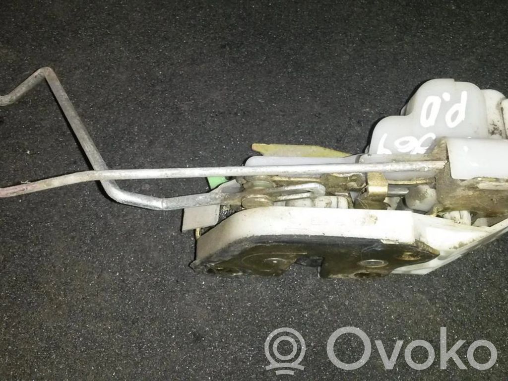Mitsubishi Colt Priekšpusē slēdzene 