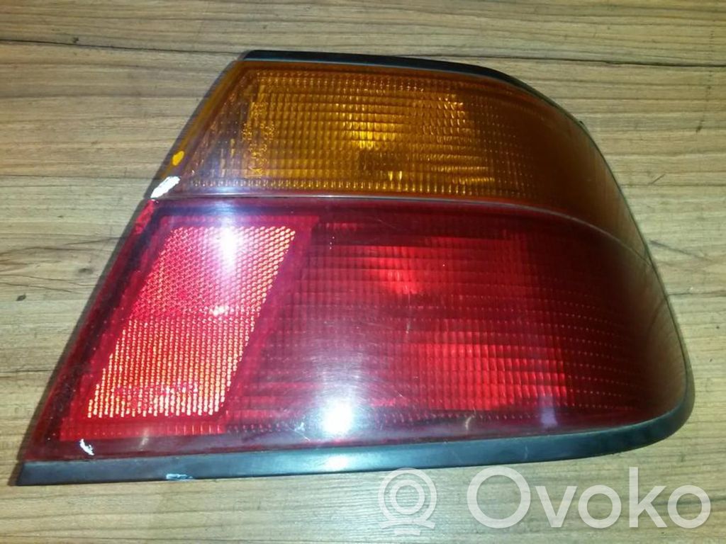 Nissan Almera Luci posteriori 