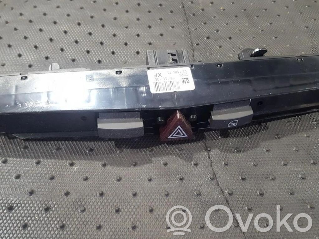 Opel Zafira B Interruttore luci di emergenza