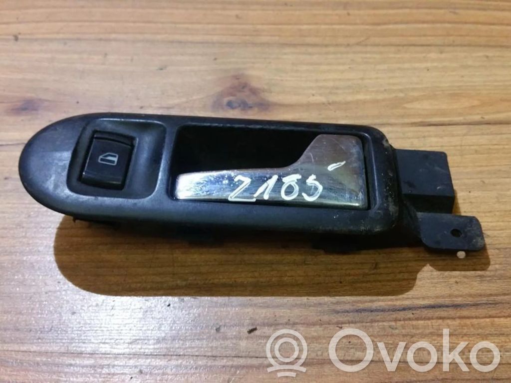 Volkswagen PASSAT B5 Maniglia interna per portiera anteriore