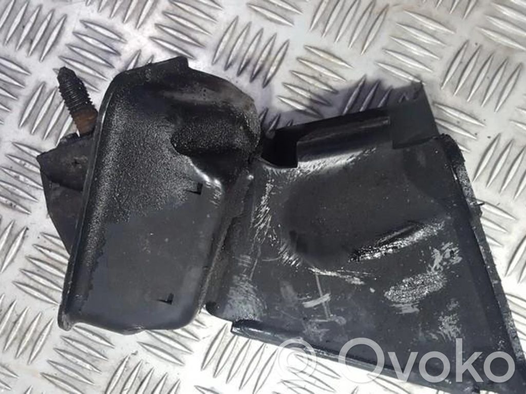 Engine mount bracket