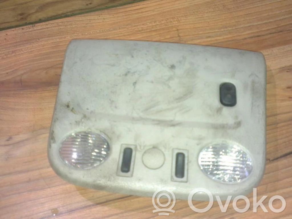 Nissan Almera Tino Etuistuimen valo 