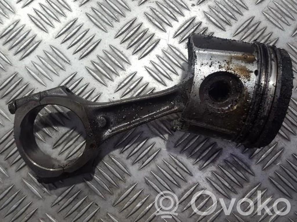 Piston avec bielle