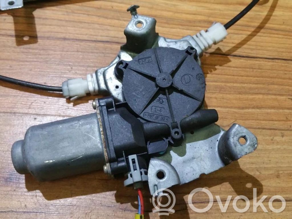 Nissan Almera Tino Motorino alzacristalli della portiera anteriore 