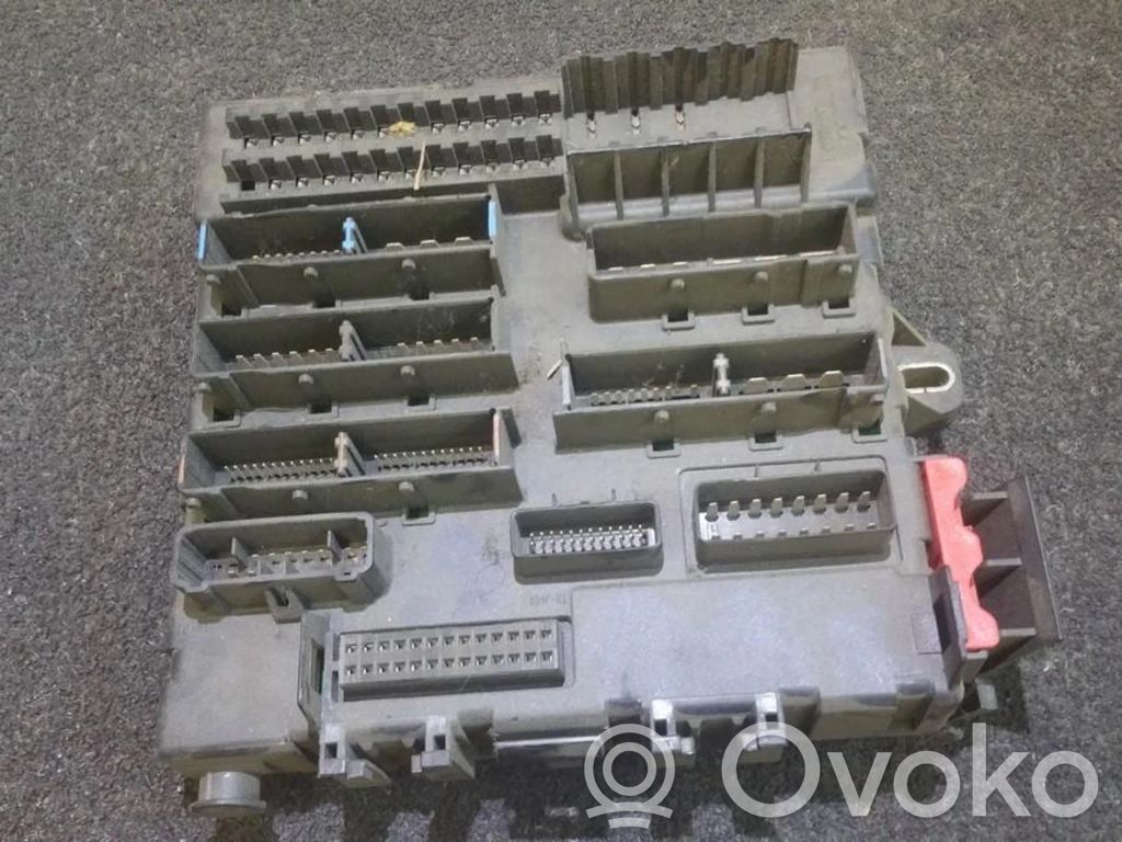 Opel Vectra C Skrzynka bezpieczników / Komplet 