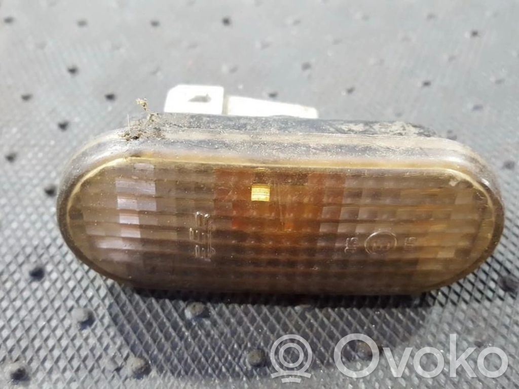 Volkswagen Golf III Kierunkowskaz błotnika przedniego 