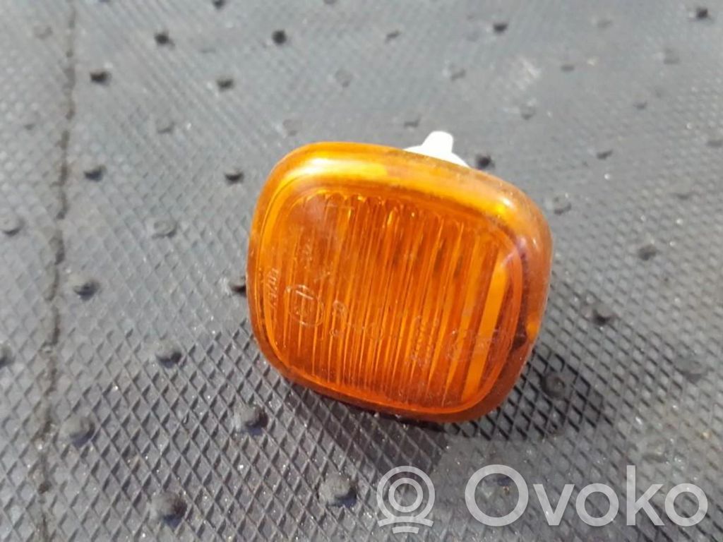 Audi A4 S4 B5 8D Indicatore di direzione del parafango anteriore 