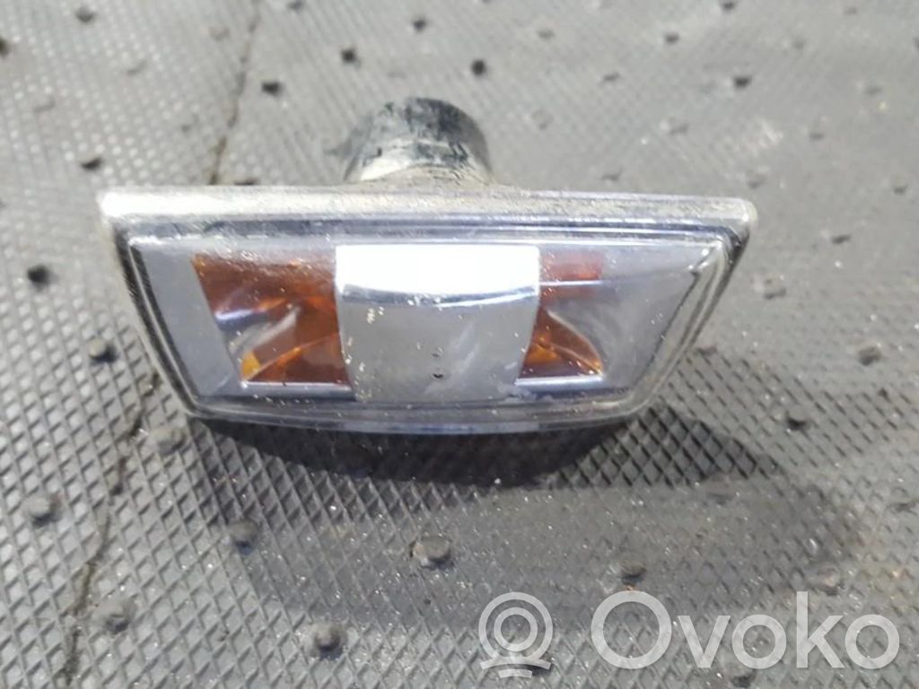 Opel Astra H Indicatore di direzione del parafango anteriore
