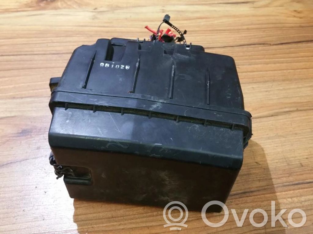 Ford Mondeo MK II Skrzynka bezpieczników / Komplet 