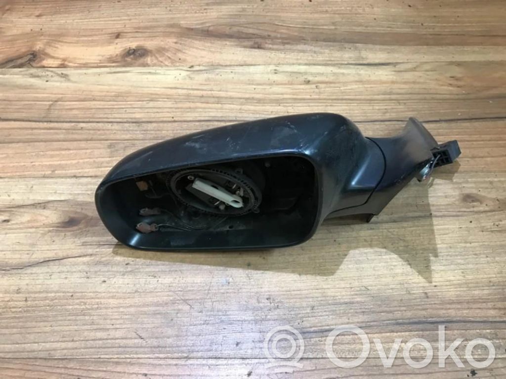 Audi A4 S4 B5 8D Etuoven sähköinen sivupeili 