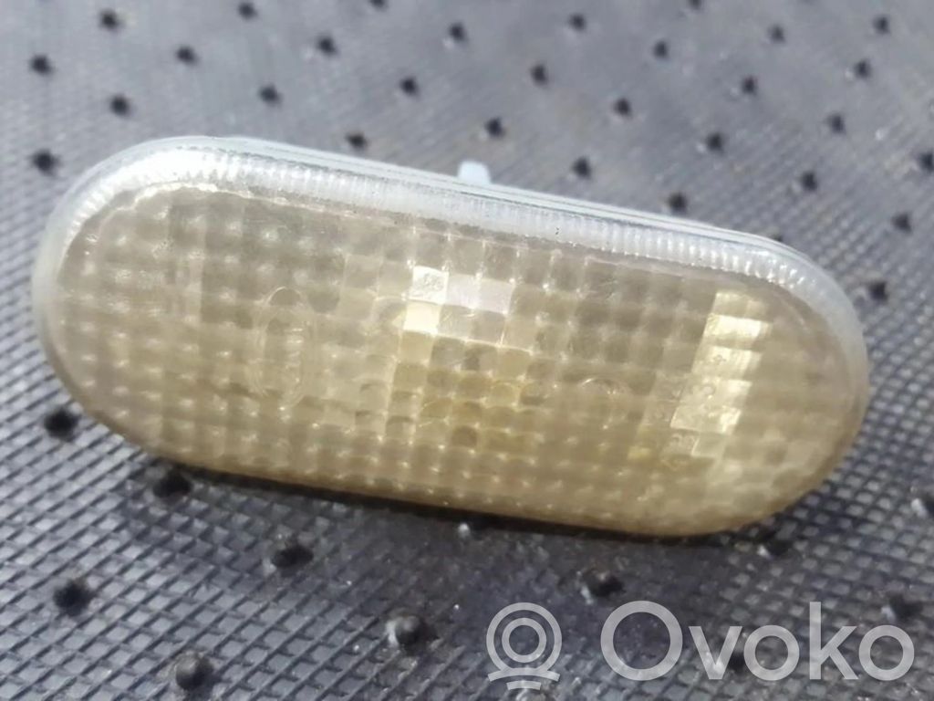 Volkswagen Bora Etupuskurin suuntavilkku 