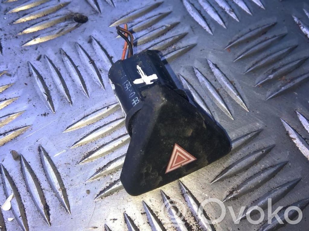 Botón interruptor de luz de peligro