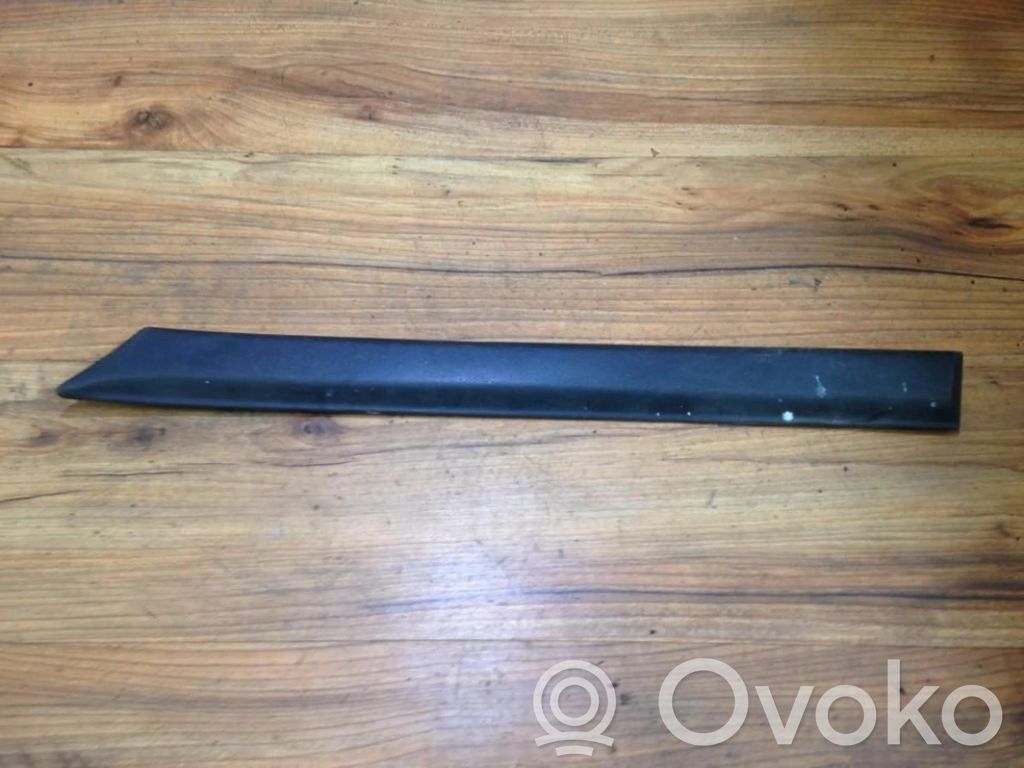 Volkswagen Golf III Listwa drzwi tylnych 
