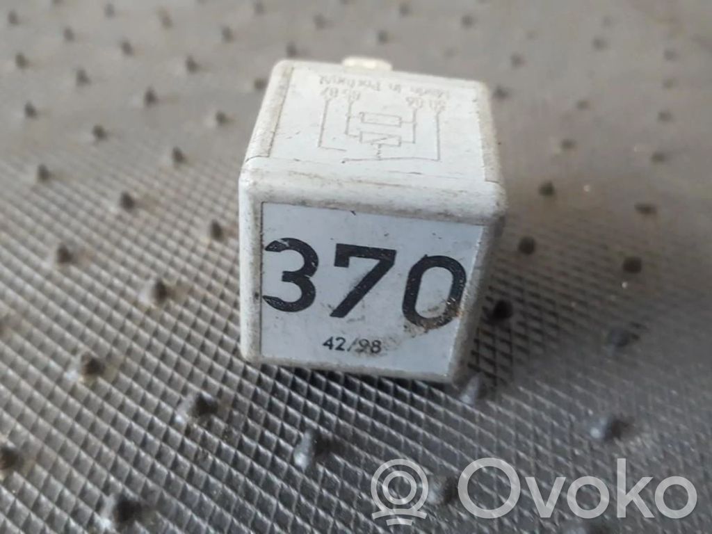 Autres relais   8D0951253,V23134J52X300,8D0951253,V23134J52X300