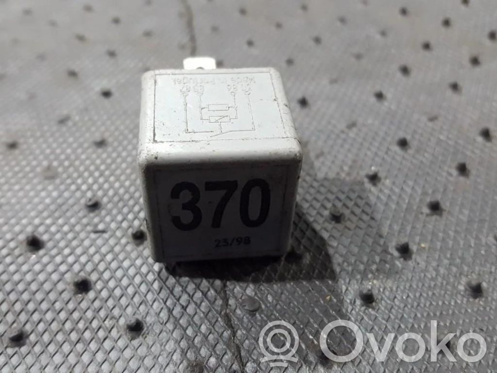 Autres relais   8D0951253,V23134J52X300,8D0951253,V23134J52X300