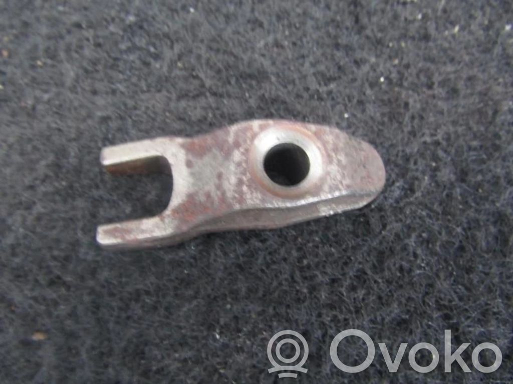 Abrazadera del inyector de combustible