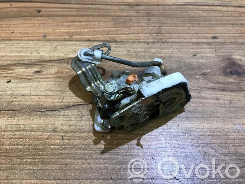 Cerradura de puerta delantera