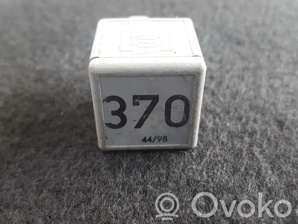 Otros relés   8D0951253,V23134J52X300,8D0951253,V23134J52X300