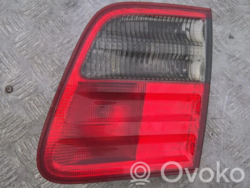 Mercedes-Benz E W210 Luci posteriori del portellone del bagagliaio 
