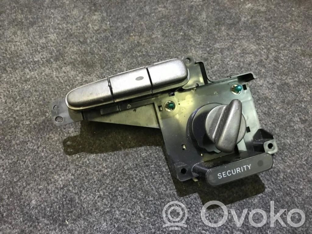 Botón interruptor de luz de peligro   756294,756294