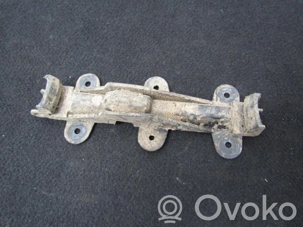 Audi 100 S4 C4 Staffa di rinforzo montaggio del paraurti posteriore 