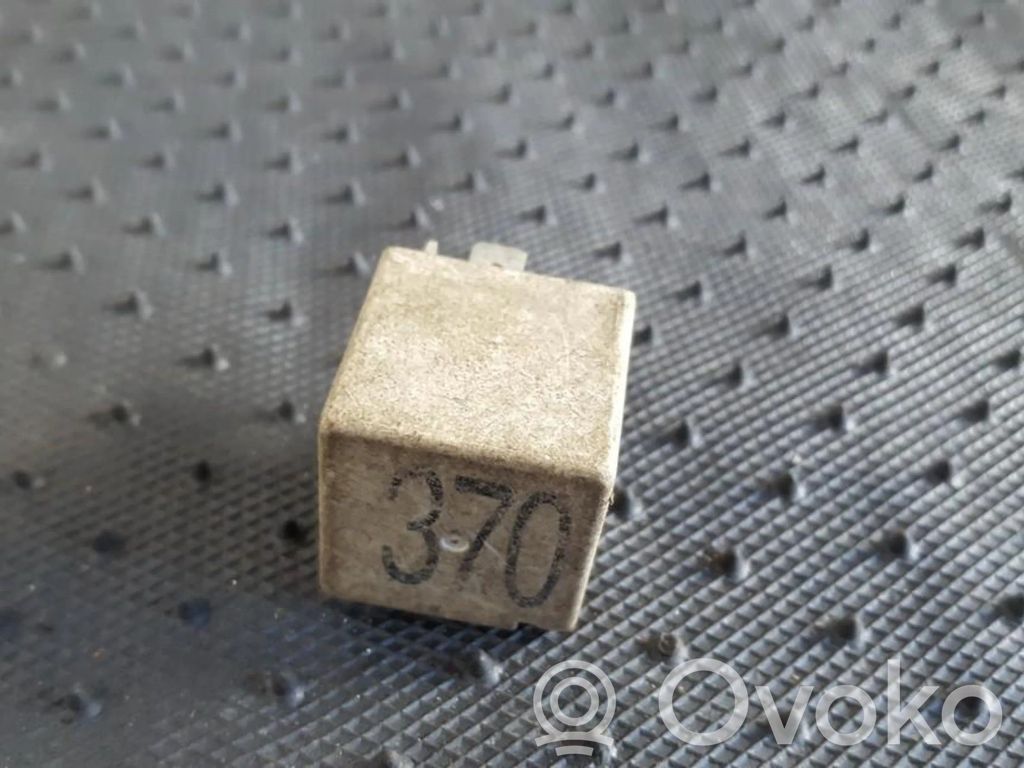 Otros relés   8D0951253,8D0951253