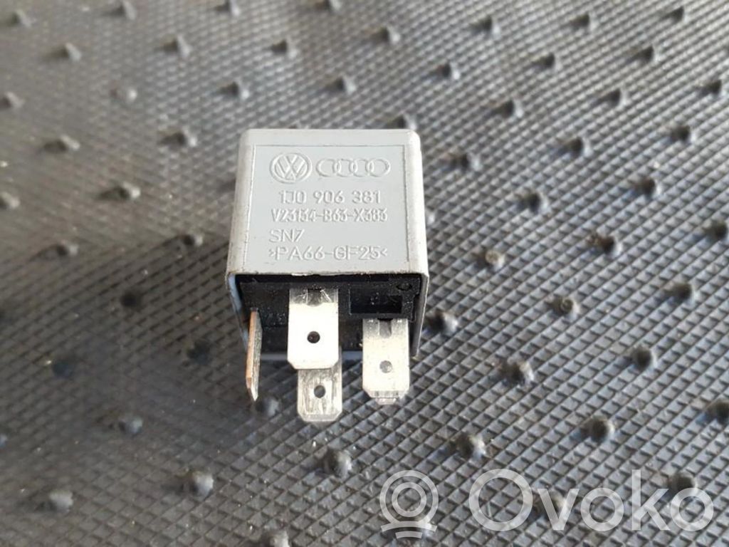 Audi A6 S6 C5 4B Muu rele 