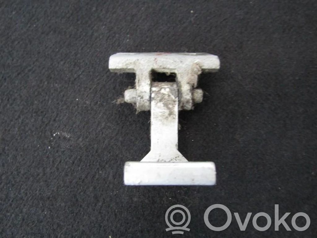 Audi 100 S4 C4 Bisagra inferior de la puerta trasera 