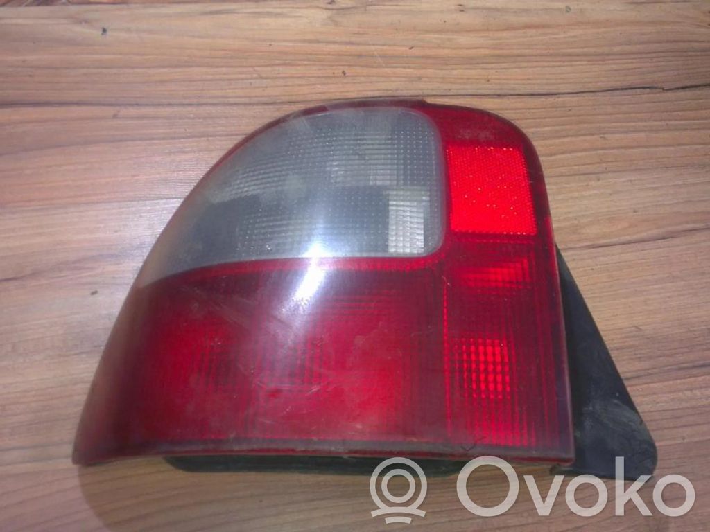 Rover 414 - 416 - 420 Feux arrière / postérieurs