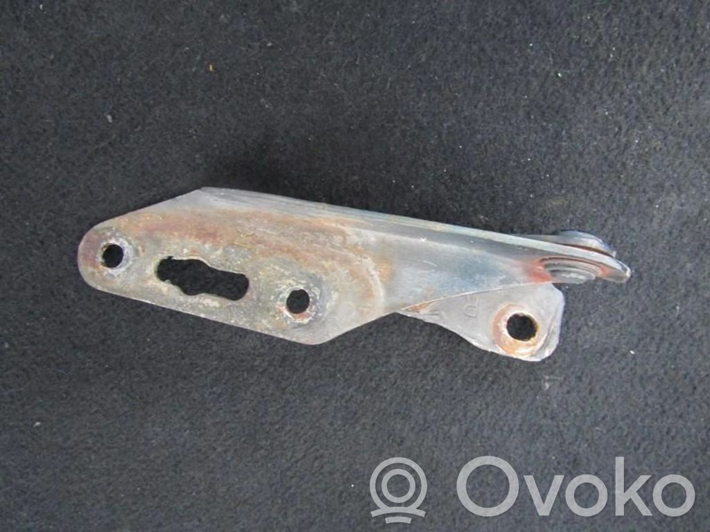 Engine bonnet/hood hinges
