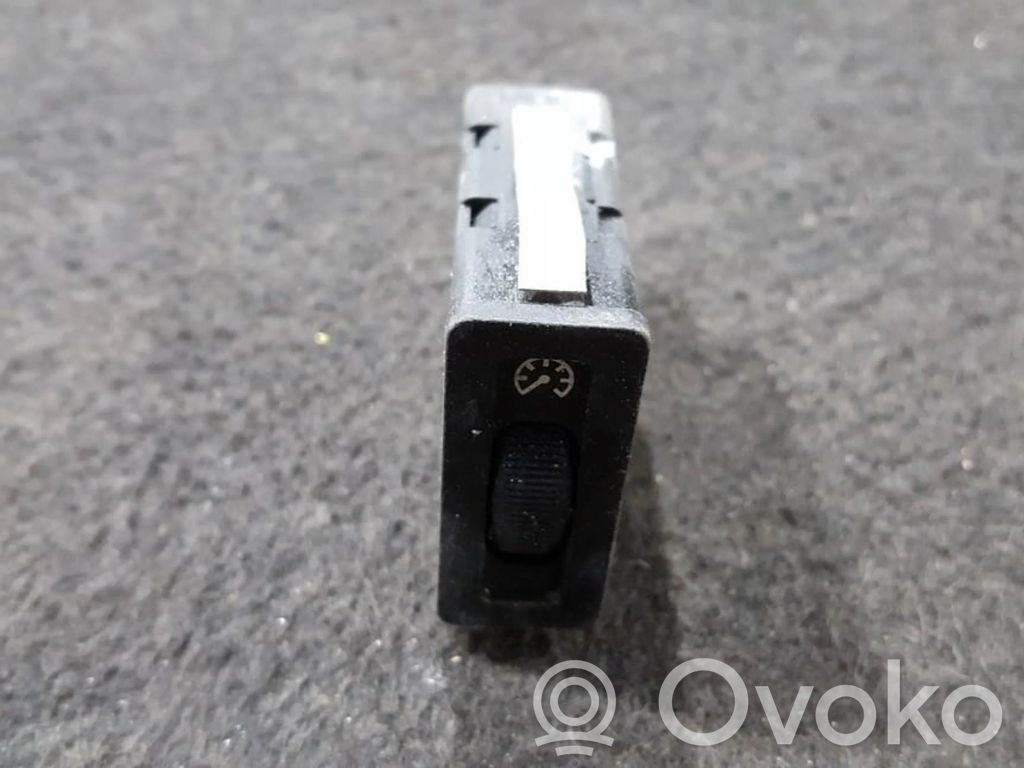 BMW 8 E31 Przycisk / Pokrętło regulacji oświetlenia deski rozdzielczej 