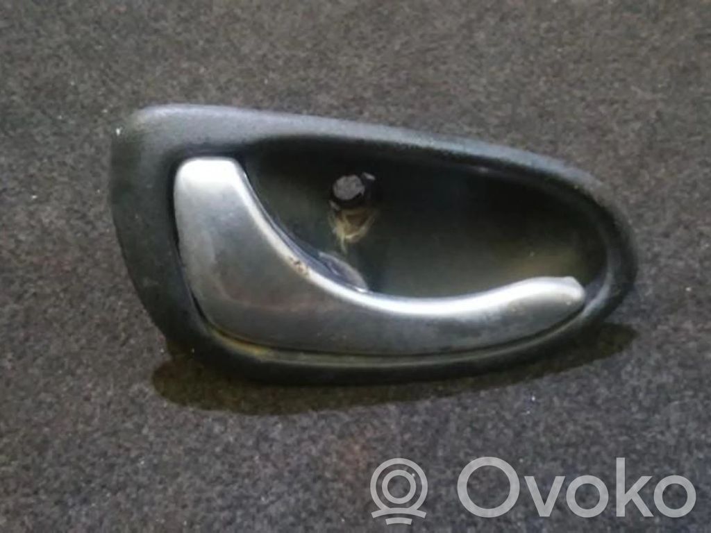 Nissan Primera Manecilla interna puerta trasera 