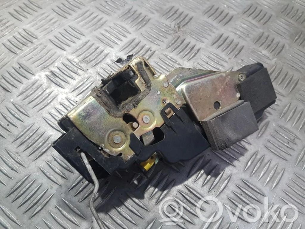Mitsubishi Carisma Front door lock 