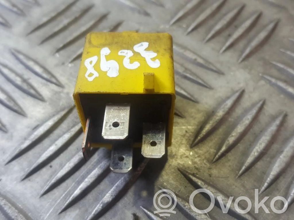 Alte relee   YWB10027,YWB10027