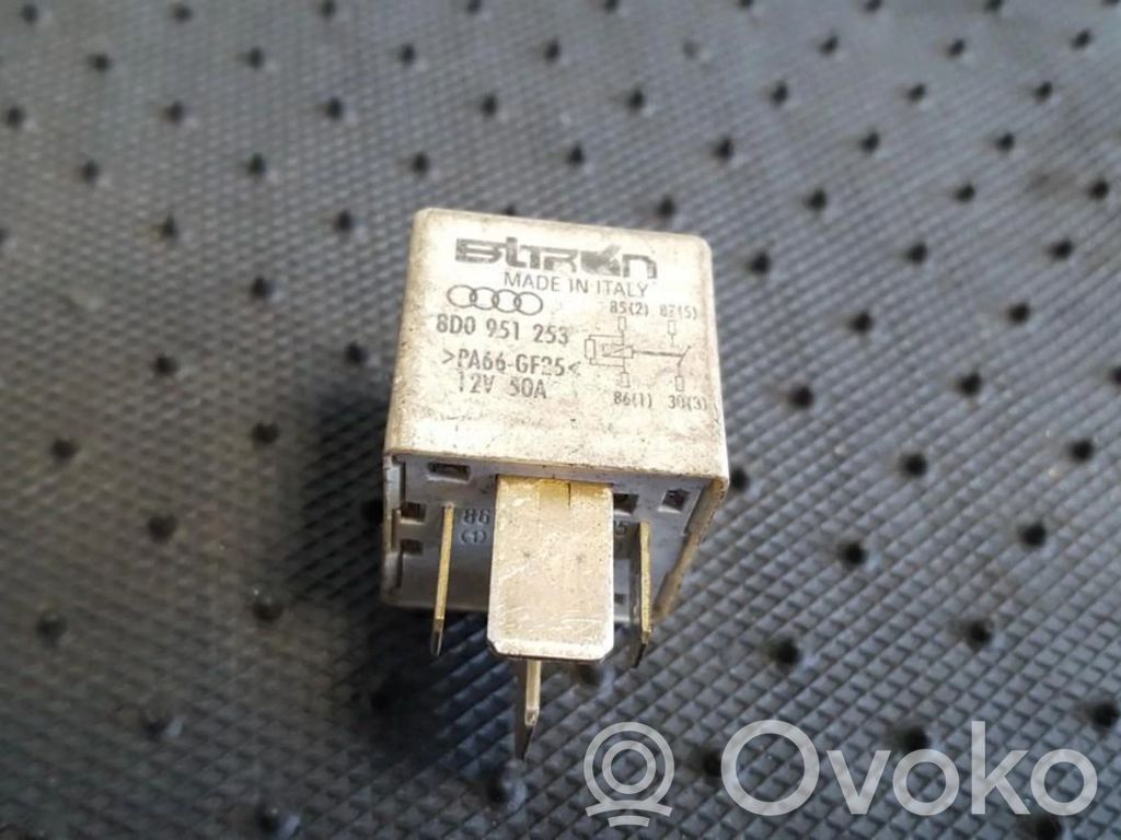 Altri relè   8D0951253,370,8D0951253