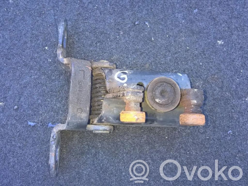 Bisagra inferior de la puerta trasera   325RSD2E,325RSD2E