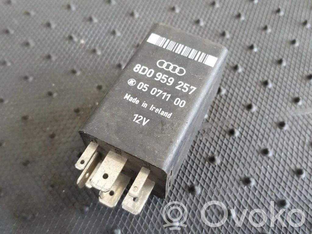 Inne przekaźniki   8D0959257,05071100,05071100,8D0959257