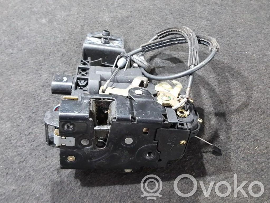 Volkswagen PASSAT B5 Etuoven lukko 